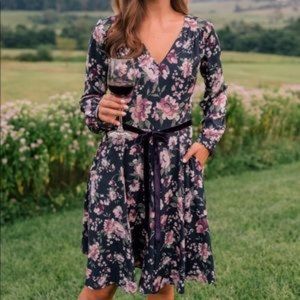 Gal Meets Glam Rosalind V Neck Floral Dress EUC